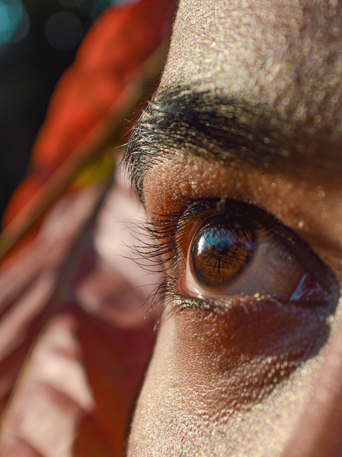 bruna ögon mot direkt solljus